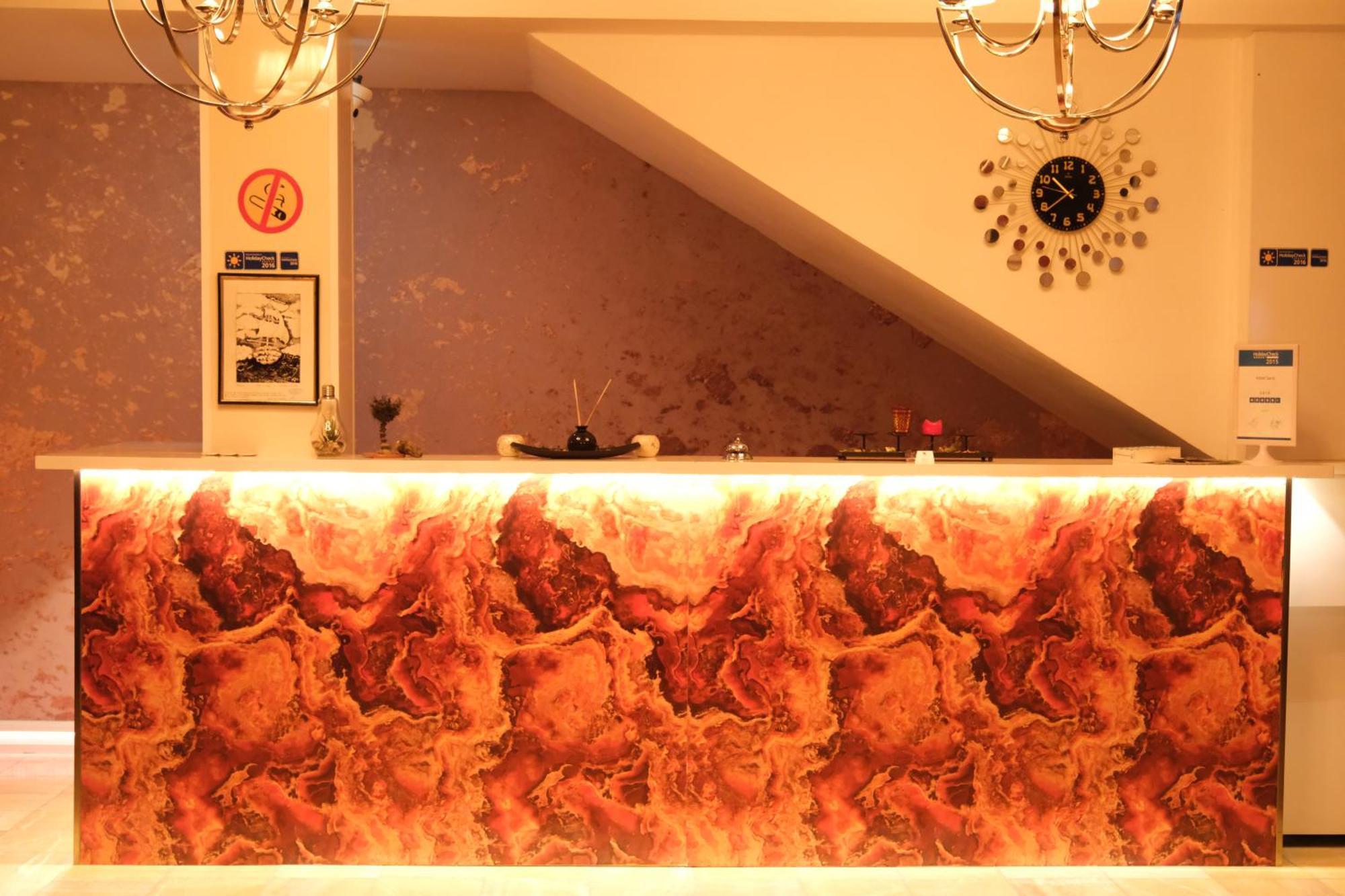 Hotel Sara & Spa Pristina Kültér fotó